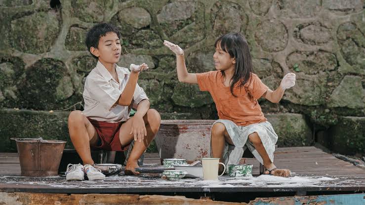 Adegan kakak dan adik dalam film Children of Heaven
