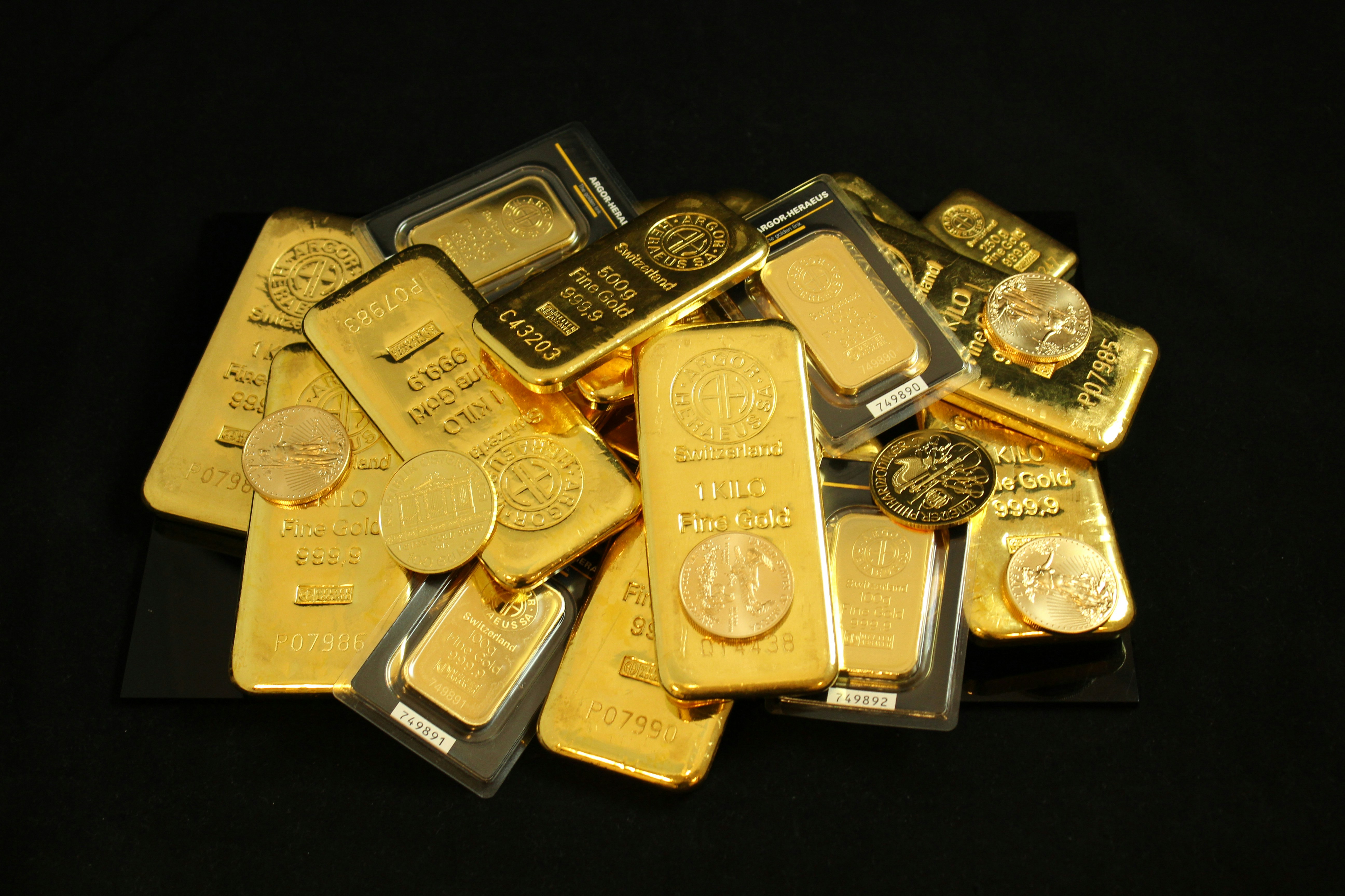 Apa yang sedang menekan harga emas?