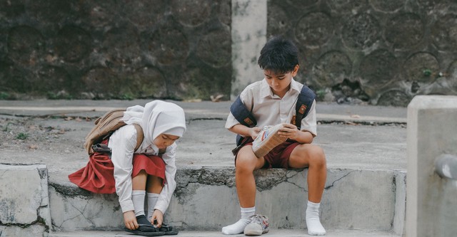 Ali dan Zahra berbagi sepatu dalam Children of Heaven