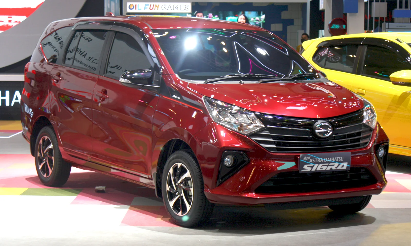 Daihatsu Sigra R Deluxe warna putih tampak depan