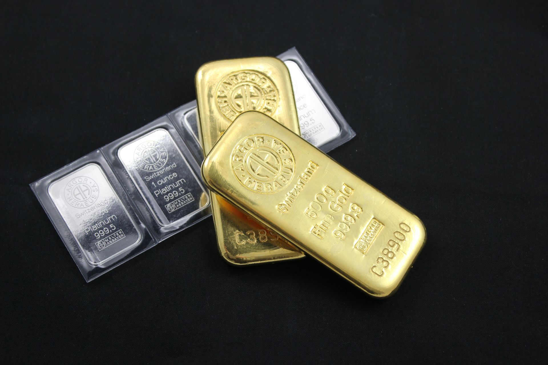 Harga emas batangan sebagai aset investasi