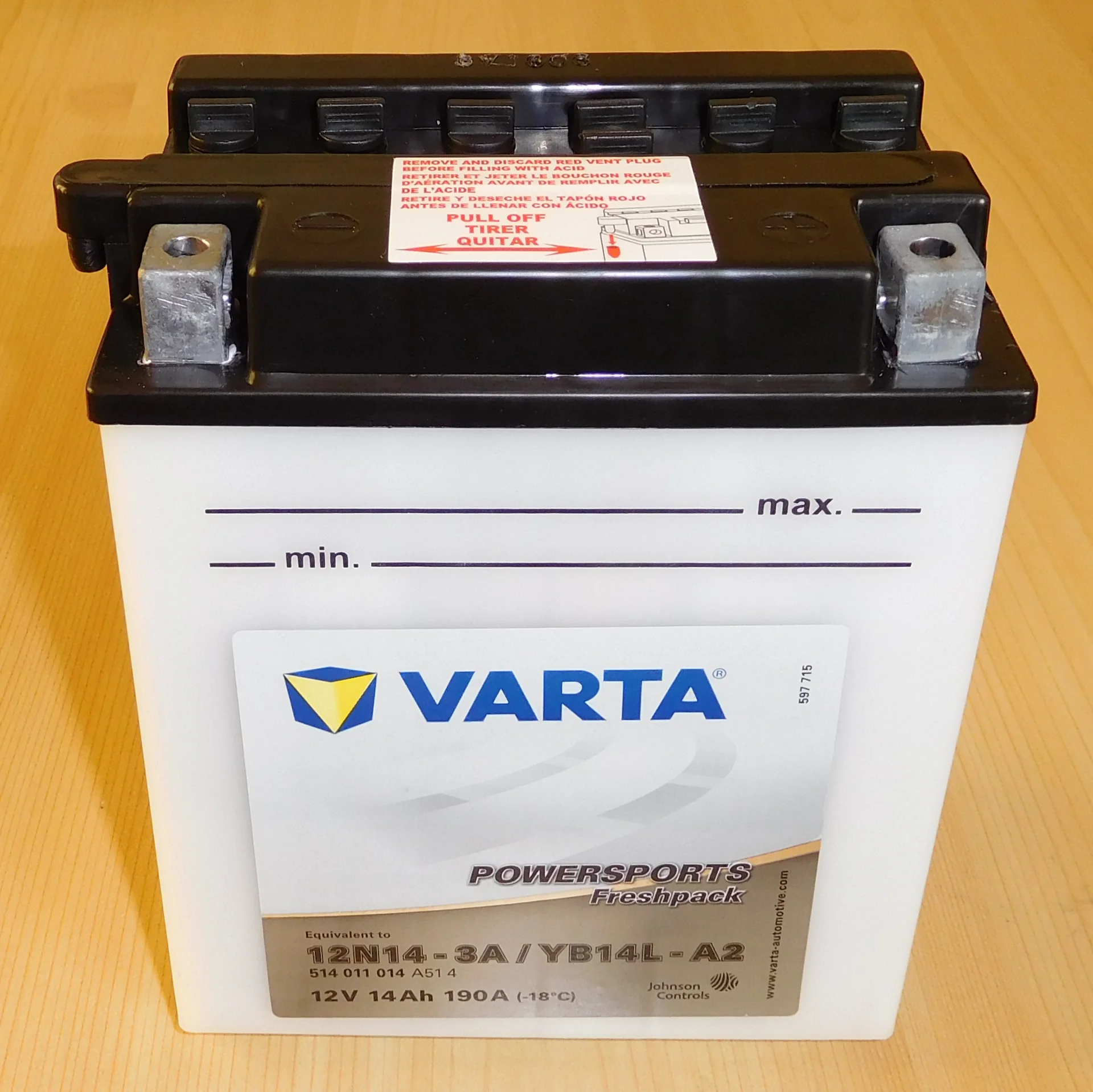 Aki motor basah 12V 14Ah dengan garis batas min dan max cairan elektrolit