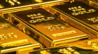 Emas batangan investasi pemula Tumpukan emas batangan berkilau sebagai ilustrasi panduan investasi emas untuk pemula