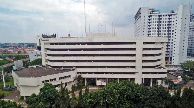 Gedung Kementerian Sosial RI di Jakarta, lembaga yang mengelola cara daftar bansos lewat Perlinsos Digital