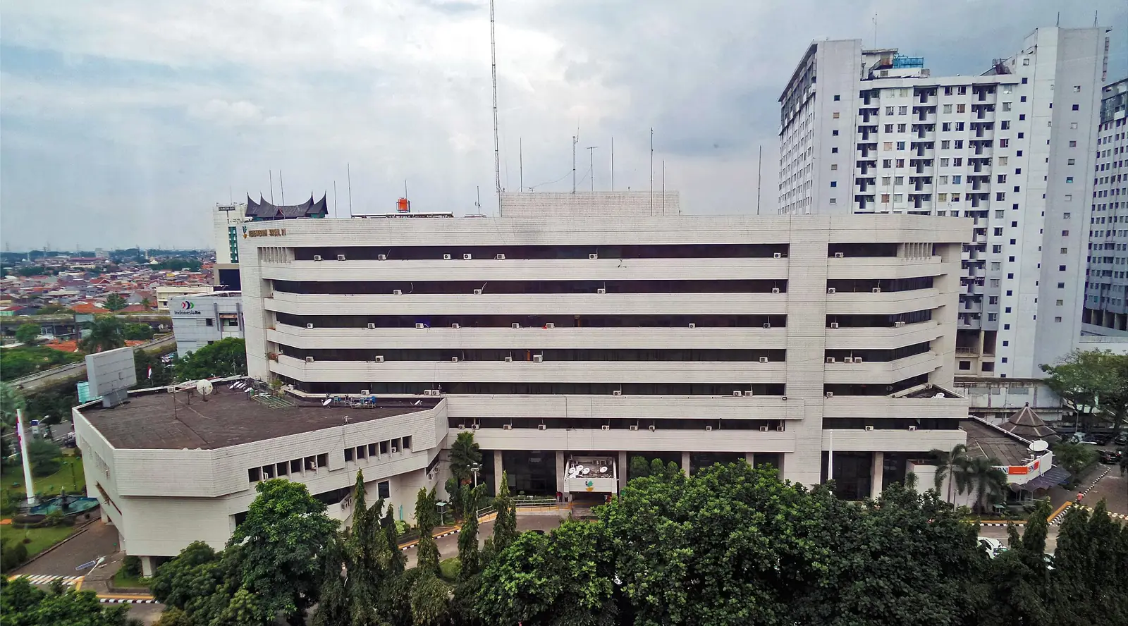 Gedung Kementerian Sosial RI di Jakarta, lembaga yang mengelola cara daftar bansos lewat Perlinsos Digital