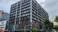 Gedung kantor pusat Lazada One berlogo Lazada di Jalan Bras Basah, Singapura