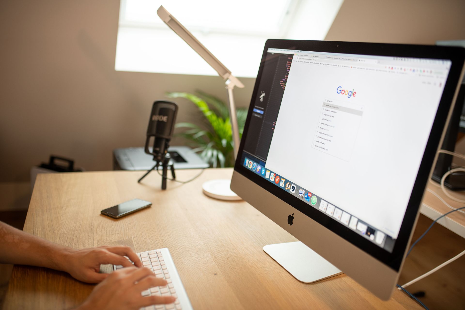 Tool AI riset kata kunci gratis untuk menemukan dan memvalidasi keyword