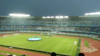 salt-lake-stadium-kolkata Salt Lake Stadium Kolkata dengan lampu stadion menyala, lokasi laga India vs Brasil